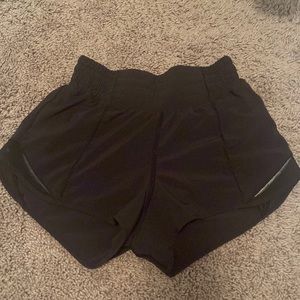Size 0 black lululemon Hottie Hots!